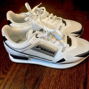 NEW Women’s Puma Sneakers